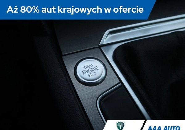 Volkswagen Passat cena 45000 przebieg: 228492, rok produkcji 2015 z Chełmża małe 254